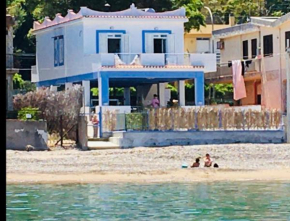 Villa GLORIA sulla spiaggia 15 minuti da Palermo animali ammessi, Casteldaccia